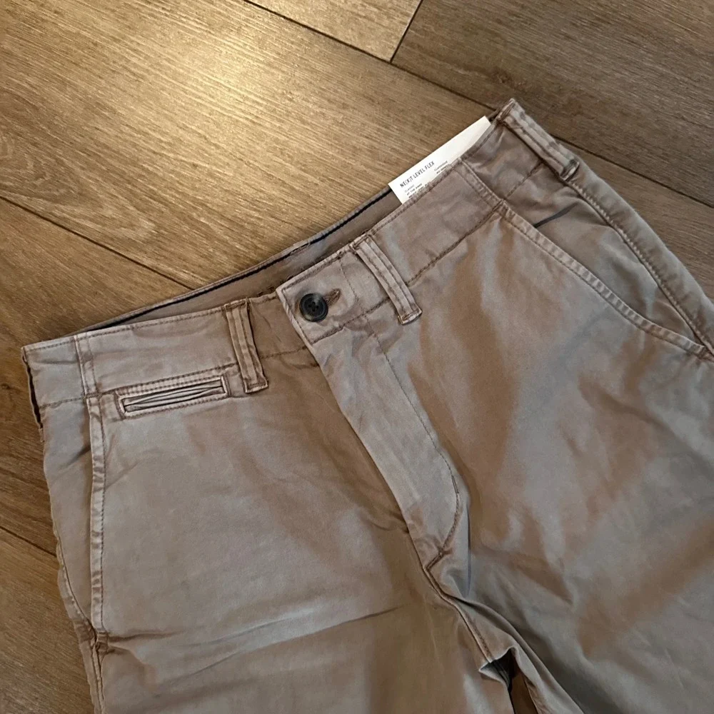 American Eagle Mens Ne(x)t Level Flex Classic Khaki Shorts Tan Size 32 NWT